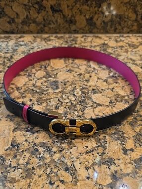 Beautiful Salvatore Ferragamo Reversible Belt with Gold Gancini Buckle. Size XS.